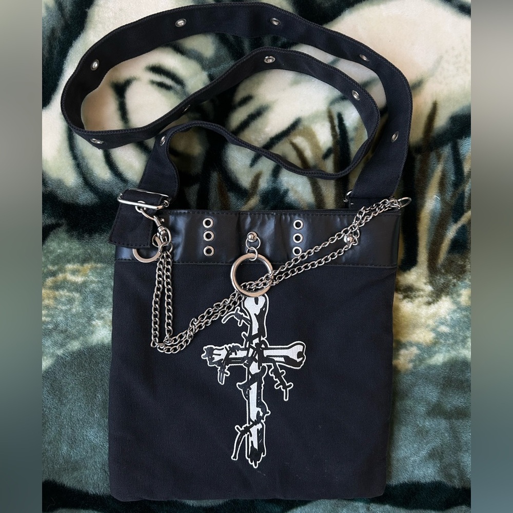 -Demonia Y2K Bone Cross Bag
-Measurements Inside